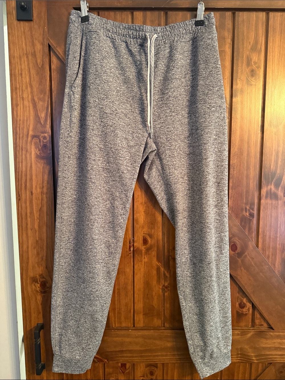 Vuori women's joggers size medium